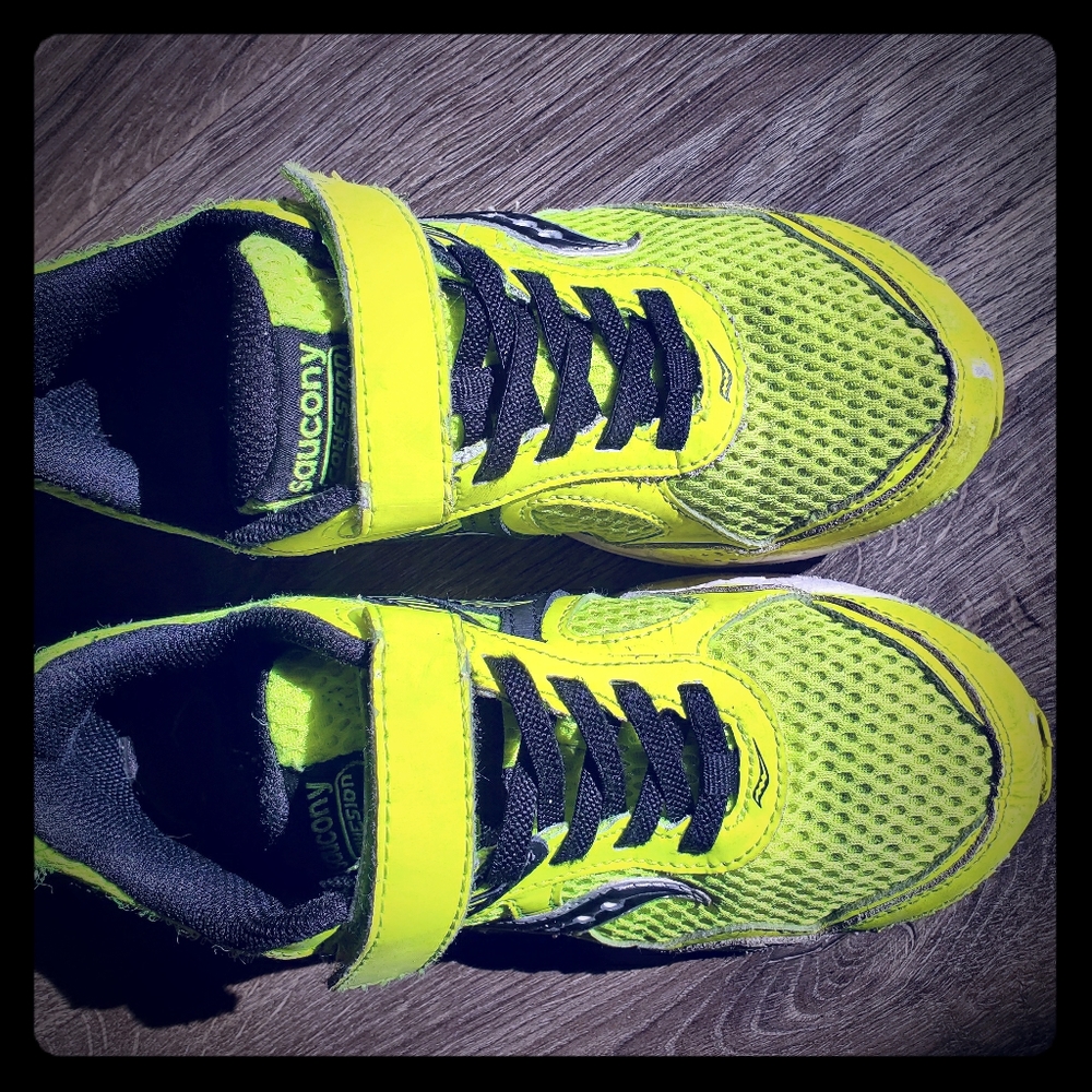 Boys Saucony Cohesion 10 size 2